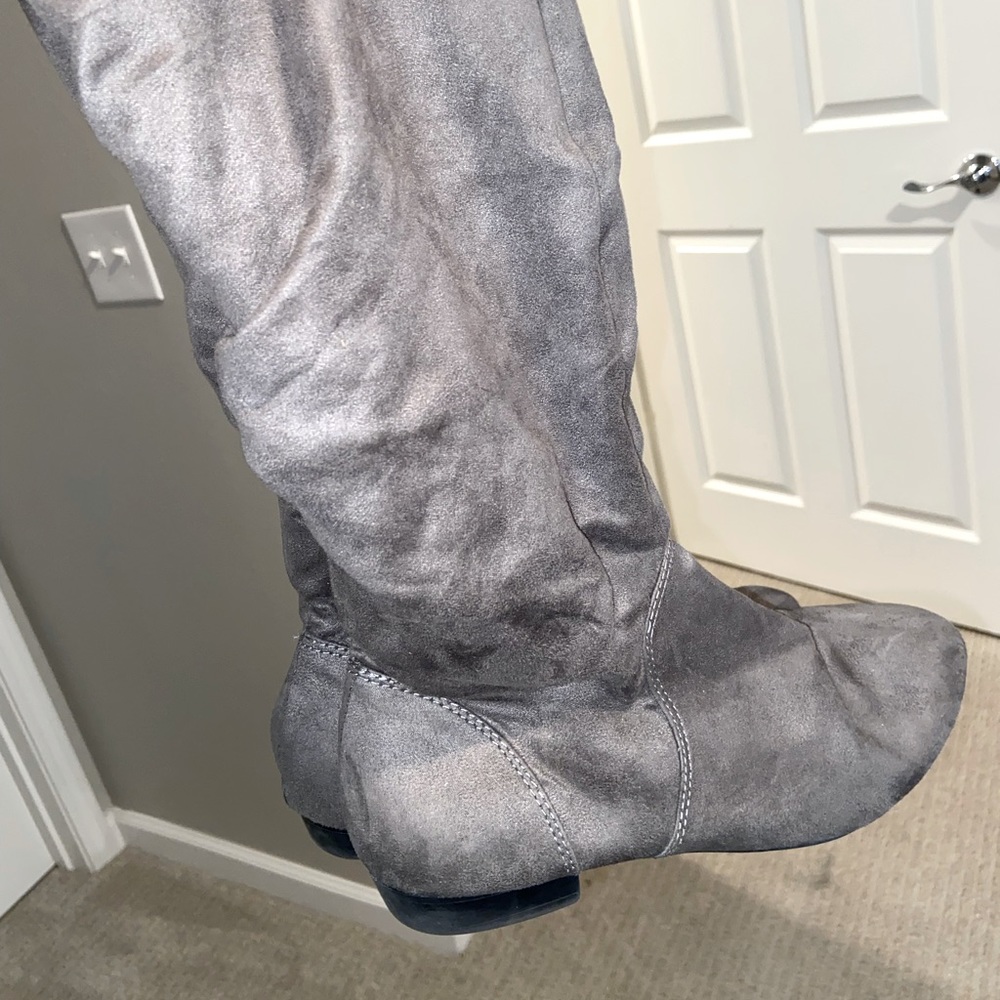 Gray suede women’s boots size 6.5